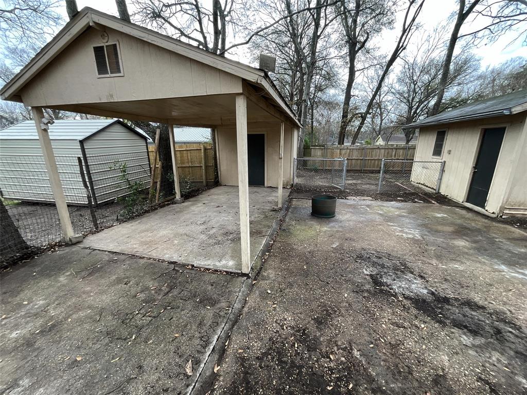 405 Beard Street Canton, TX 75103 - Photo 17 of 20 a front view of a house with garden