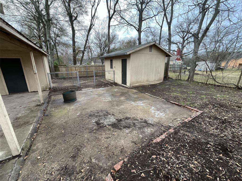 405 Beard Street Canton, TX 75103 - Photo 18 of 20 a house view with a backyard space
