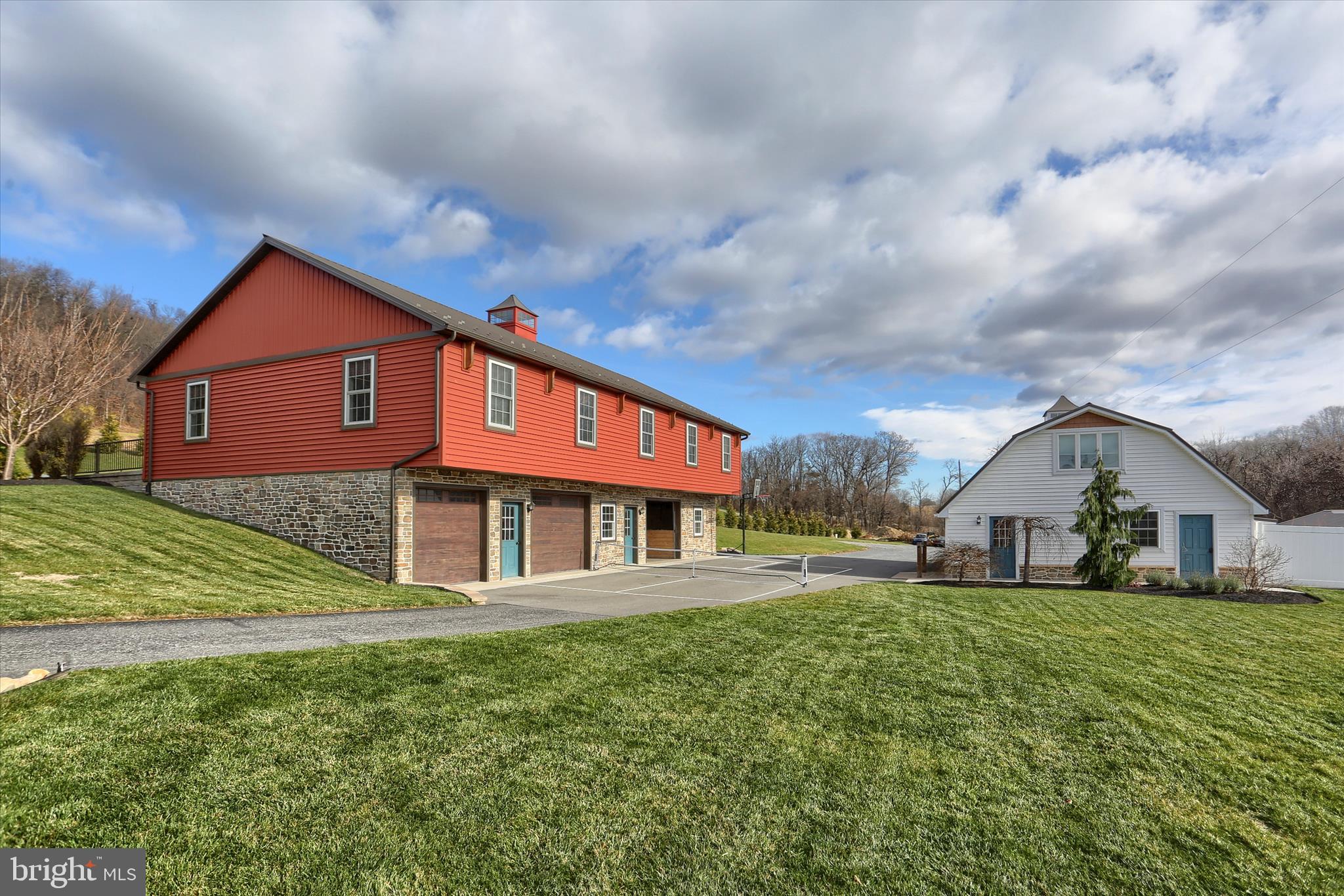 552 Mountain Road Dalmatia, PA 17017 - Photo 4 of 91 Gallery Image 4