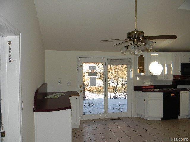 160 Benjamin Street Romeo, MI 48065 - Photo 7 of 17 DSCN5888.JPG
