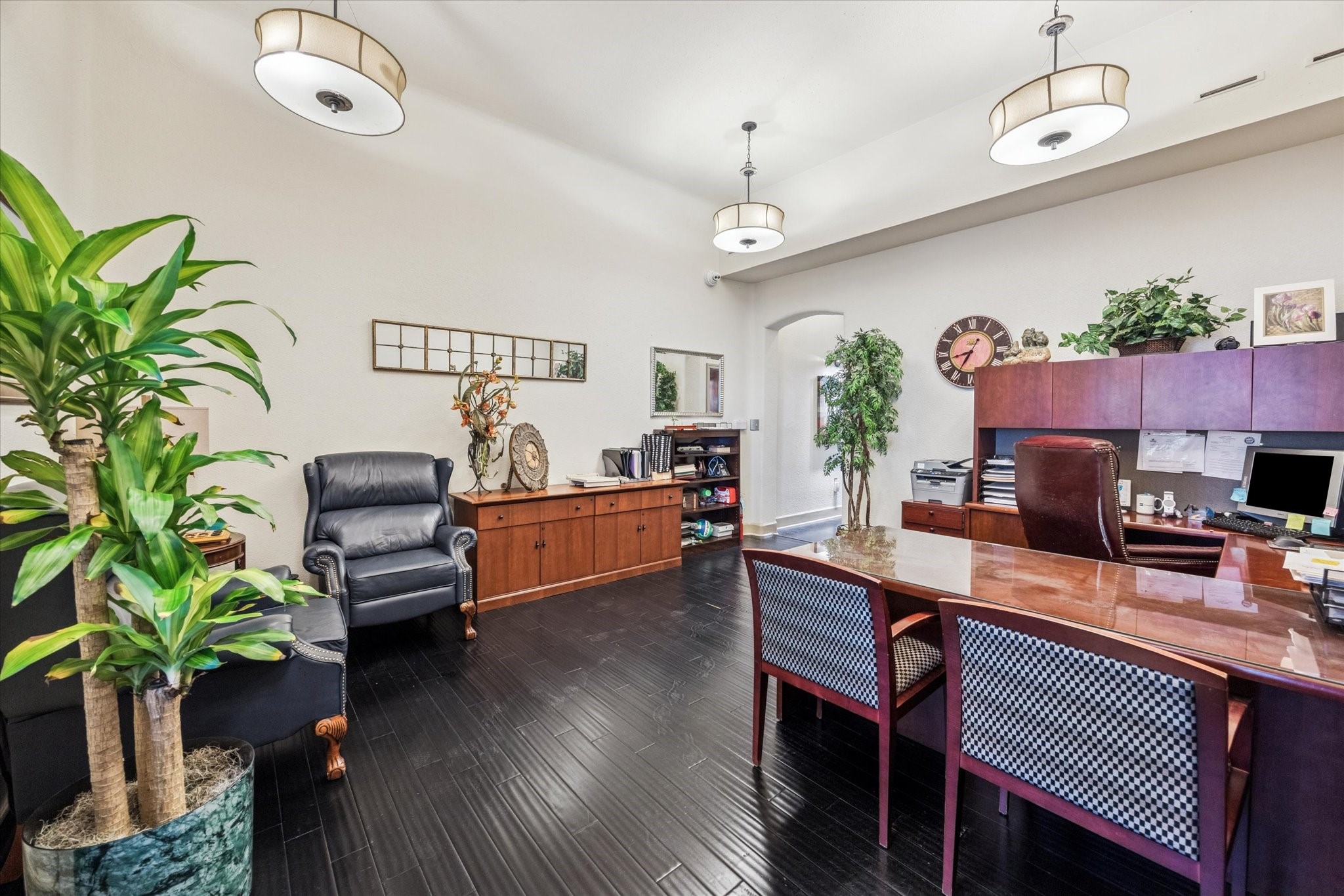 1919 Lubbock Street Houston, TX 77007 - Photo 7 of 36 a living room with furniture kitchen view and a potted plant