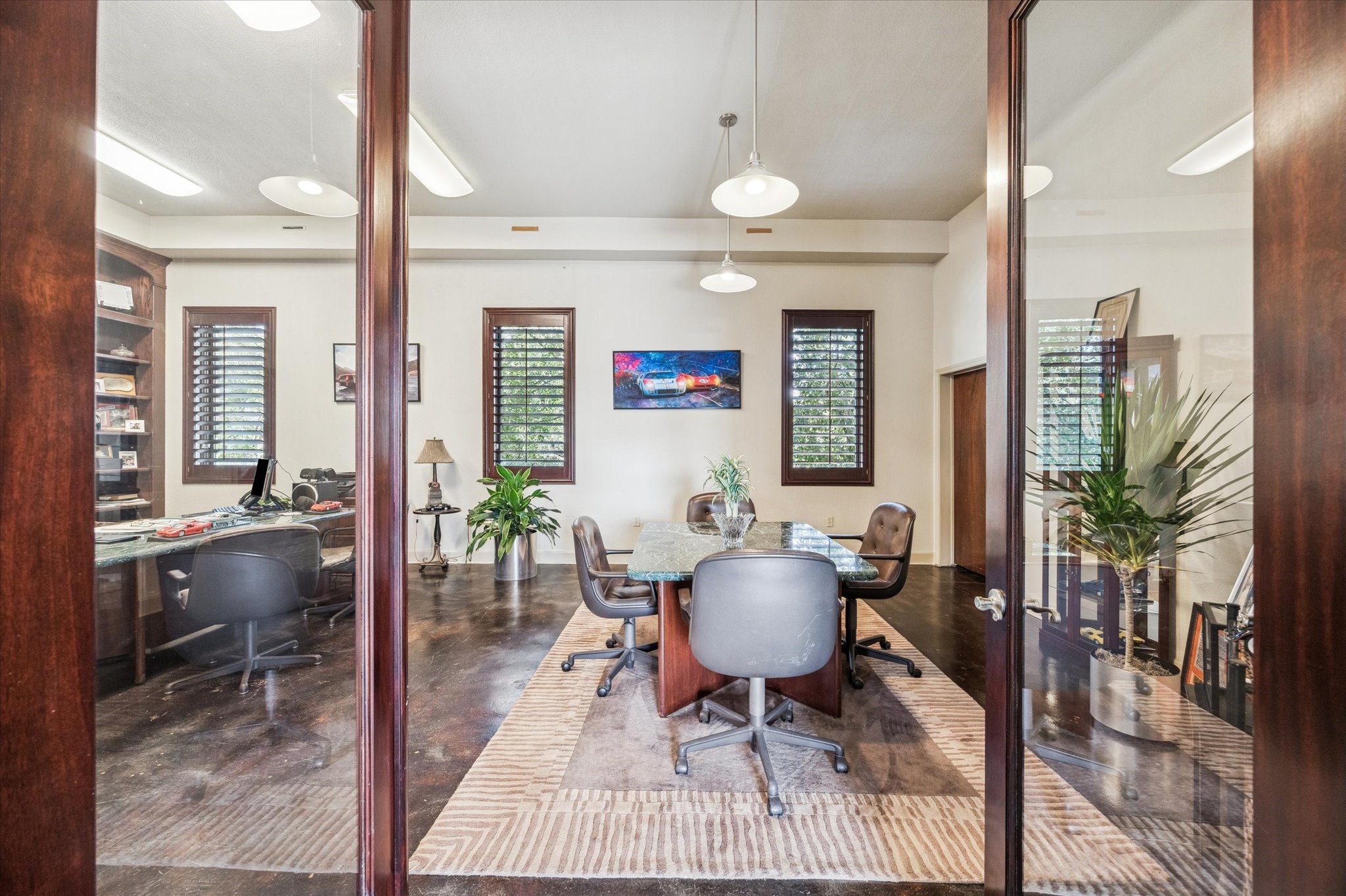 1919 Lubbock Street Houston, TX 77007 - Photo 9 of 36 a view of a livingroom with furniture and a potted plant