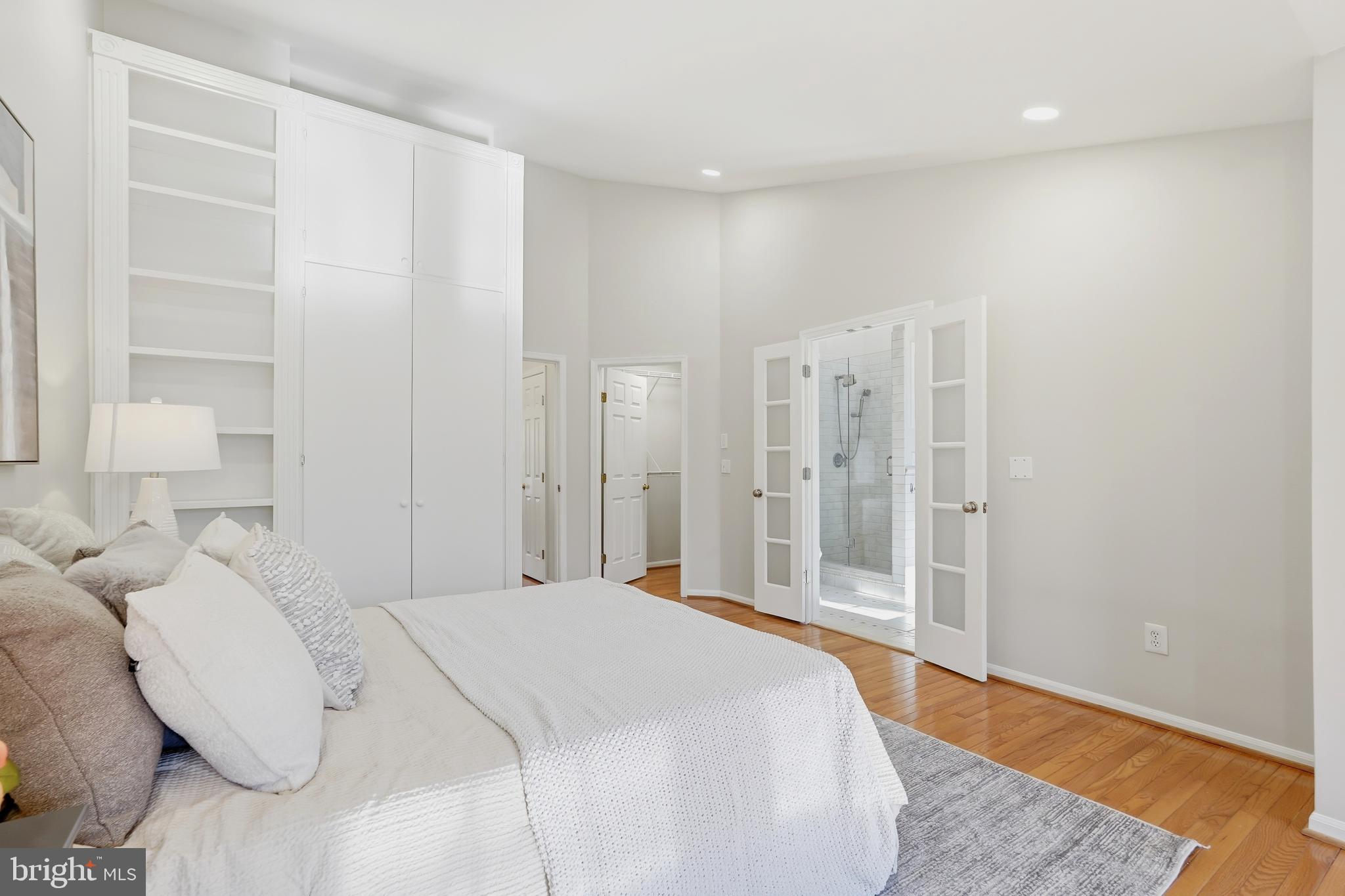 1472 Park Garden Lane Reston, VA 20194 - Photo 28 of 64 a spacious bedroom with a bed and a lamp