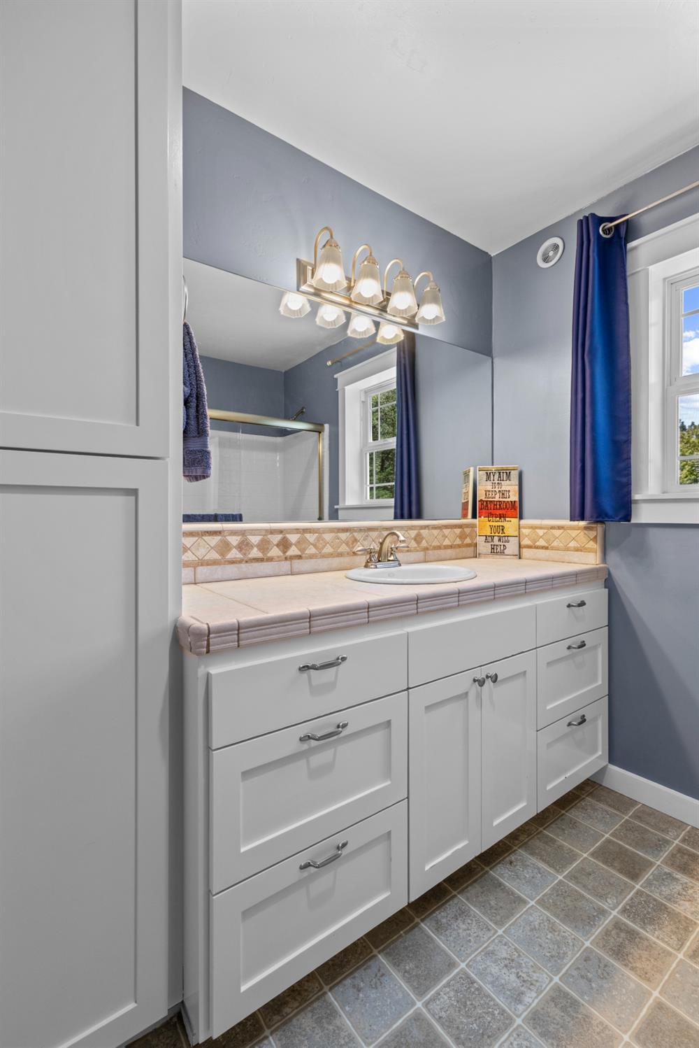 18594 Norlene Way Grass Valley, CA 95949 - Photo 33 of 46 Downstairs, full bathroom.