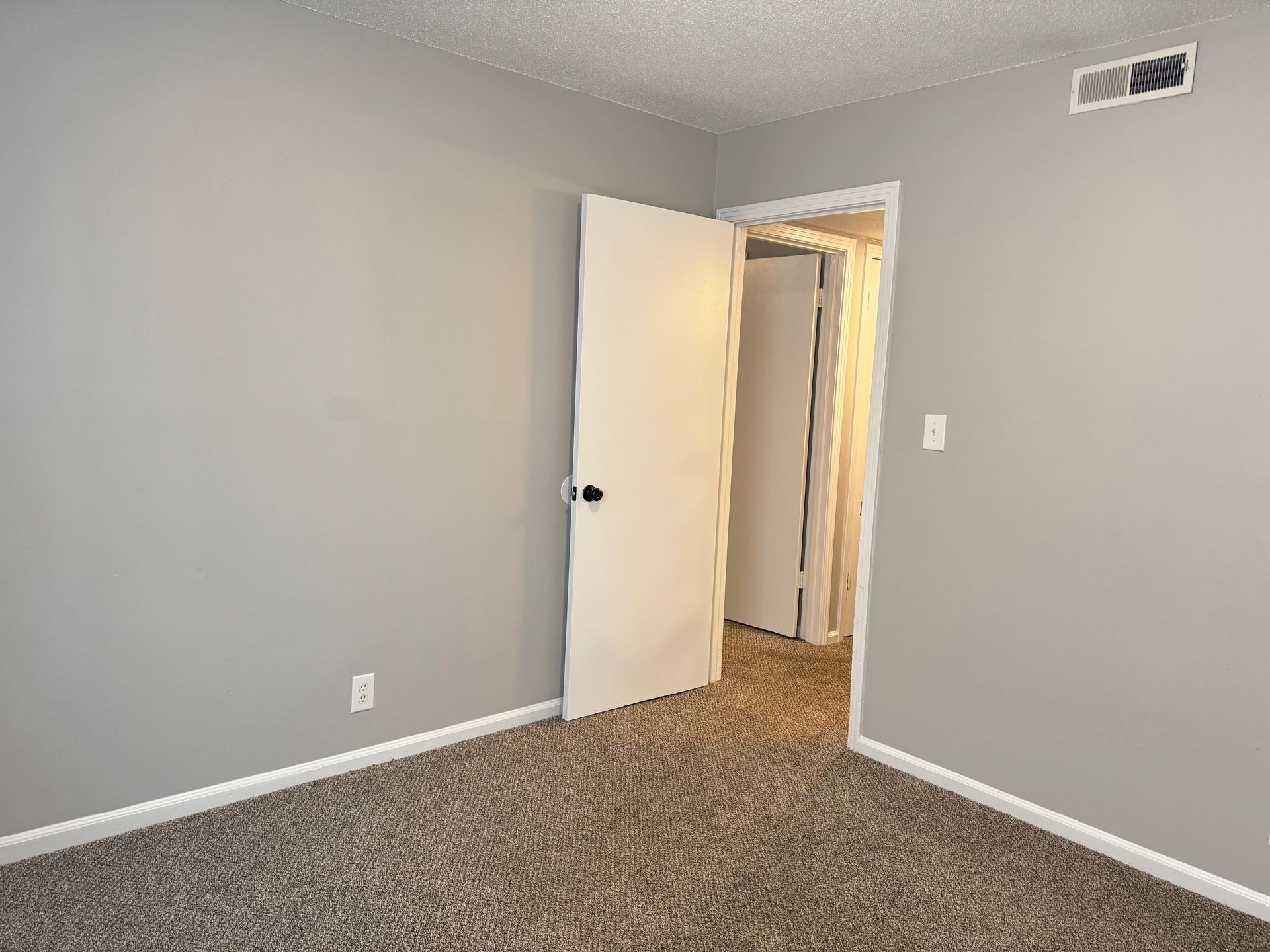 526 Main Street, Unit 6 Clarksville, TN 37040 - Photo 6 of 10 a view of an empty room
