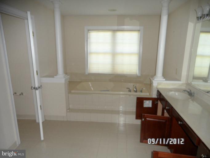 2419 Sapling Ridge Lane Brookeville, MD 20833 - Photo 22 of 25 Bath (Master)