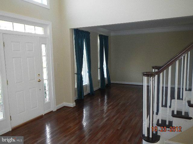 2419 Sapling Ridge Lane Brookeville, MD 20833 - Photo 9 of 25 Living Room