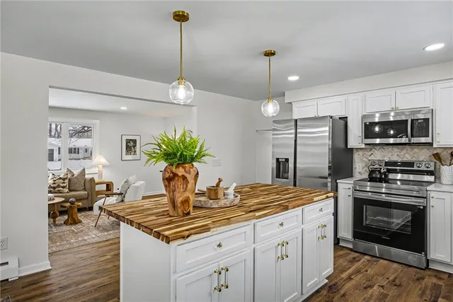 $275,000 | 22 Shadywood Drive, Gates, NY 14606