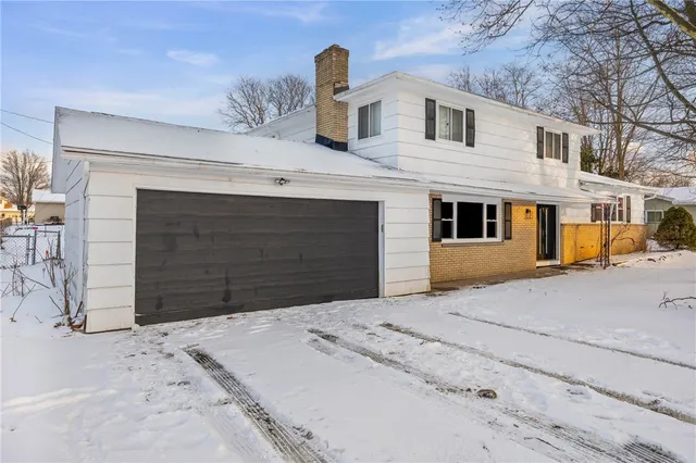 $275,000 | 22 Shadywood Drive, Gates, NY 14606