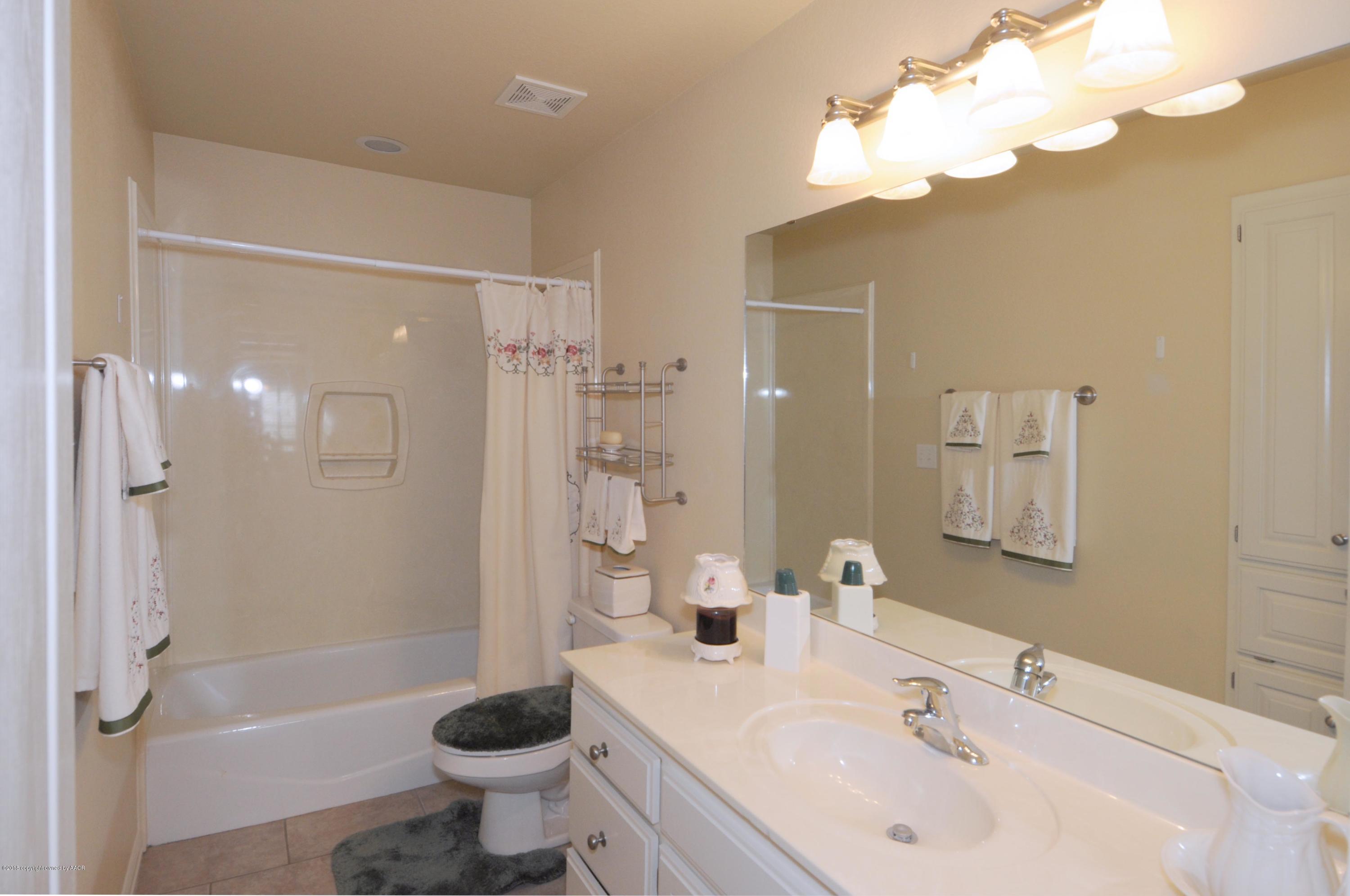 6806 Thunder Road Amarillo, TX 79119 - Photo 14 of 25 15 Bathroom