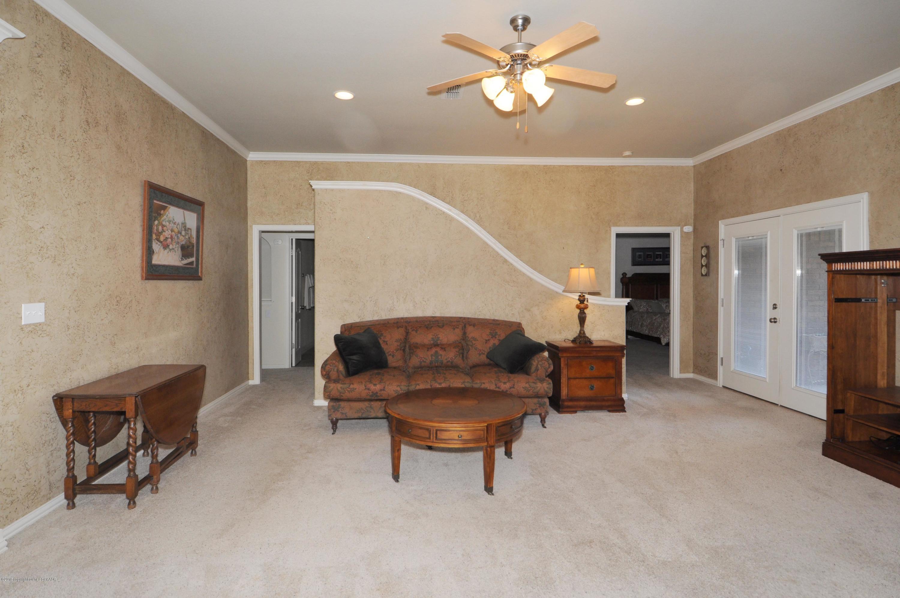 6806 Thunder Road Amarillo, TX 79119 - Photo 4 of 25 04 Living Room
