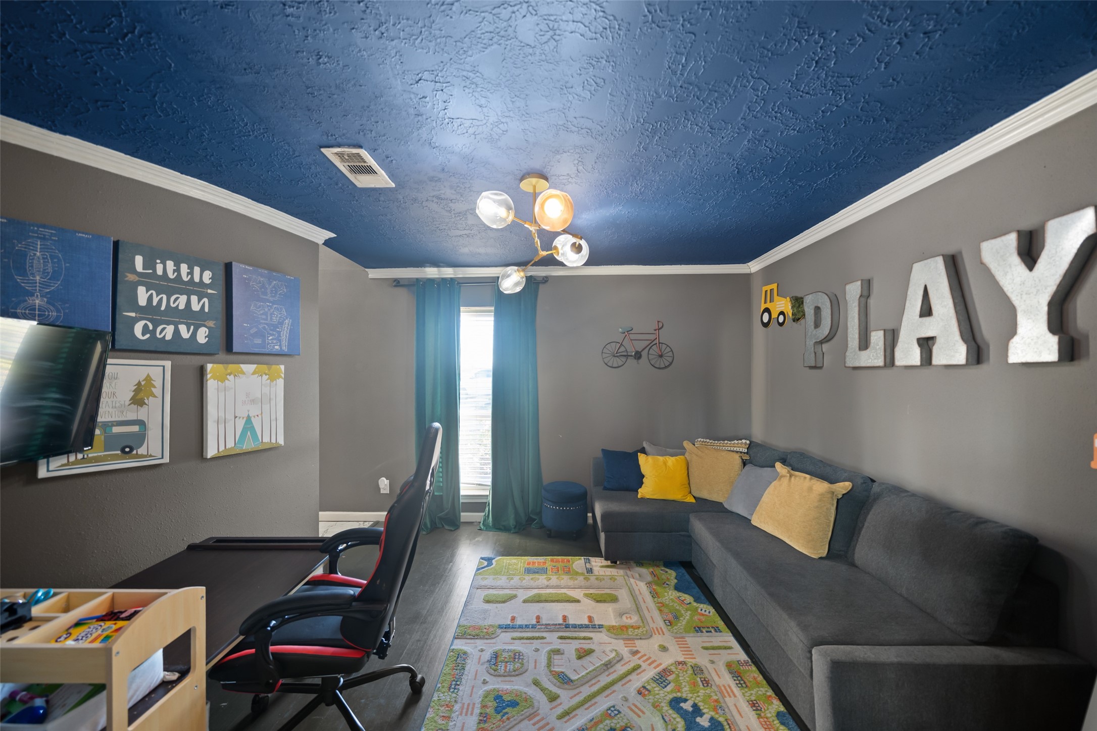 43910 Highway 290 Business Prairie View, TX 77484 - Photo 19 of 45 a living room with furniture and a lamp