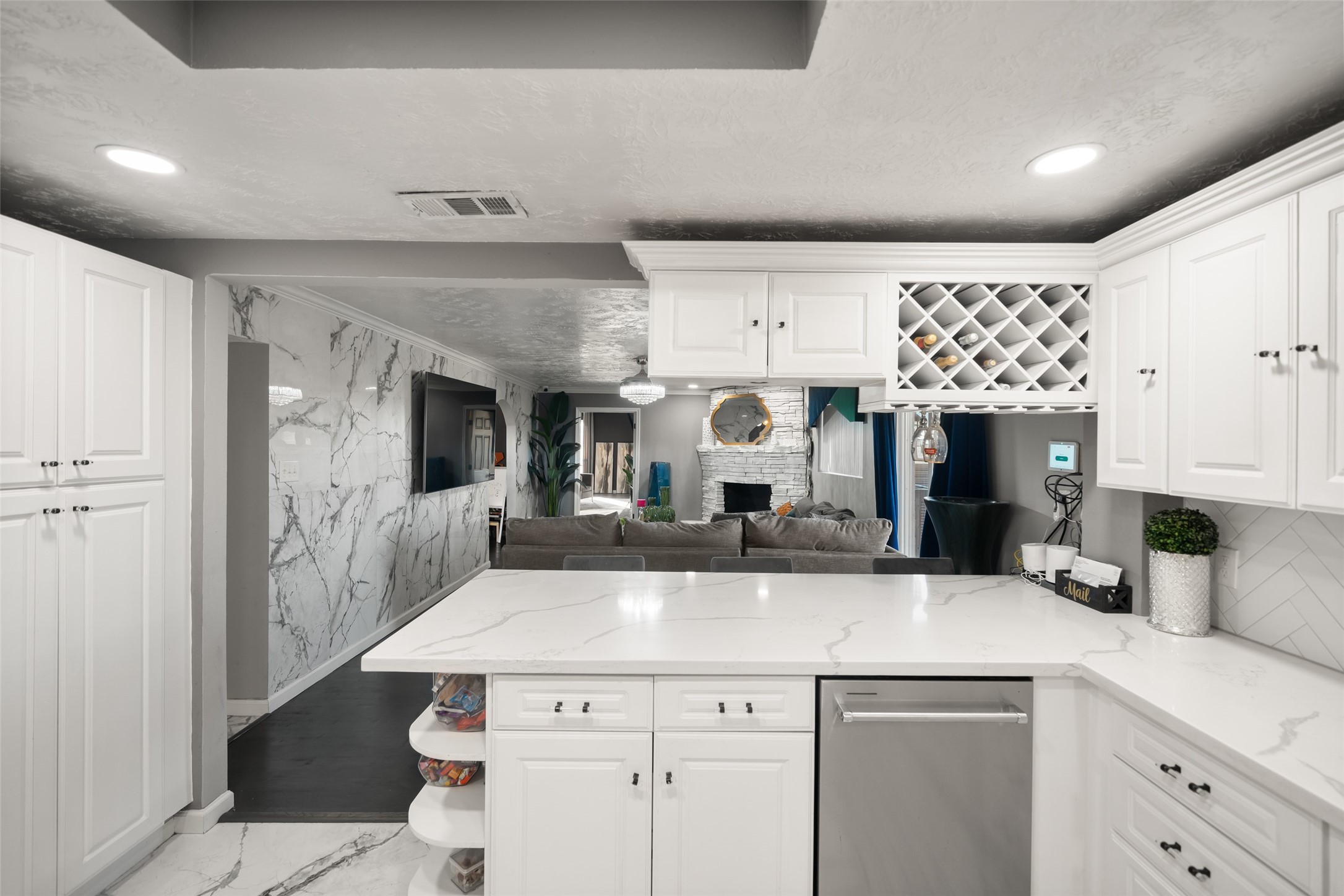 43910 Highway 290 Business Prairie View, TX 77484 - Photo 7 of 49 Expansive breakfast bar overlooking the living area, ideal for entertaining and everyday gathering.