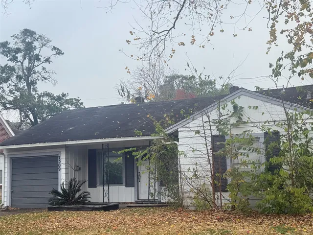 a view of a house with a tree
