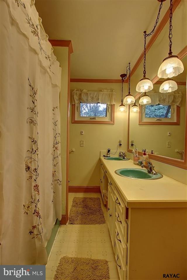 570 Riddle Road York, PA 17406 - Photo 12 of 28 Gallery Image 12