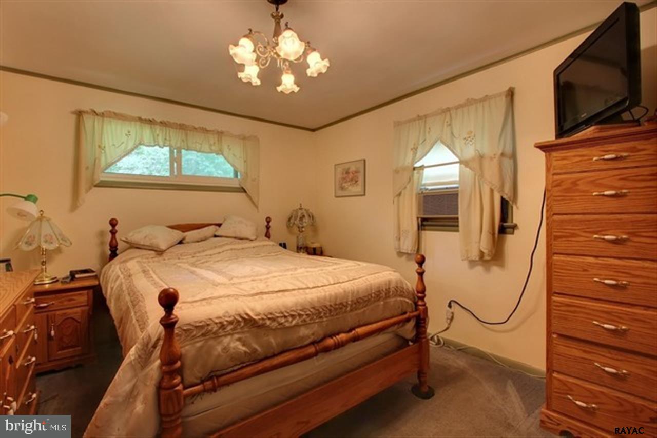 570 Riddle Road York, PA 17406 - Photo 9 of 28 Gallery Image 9