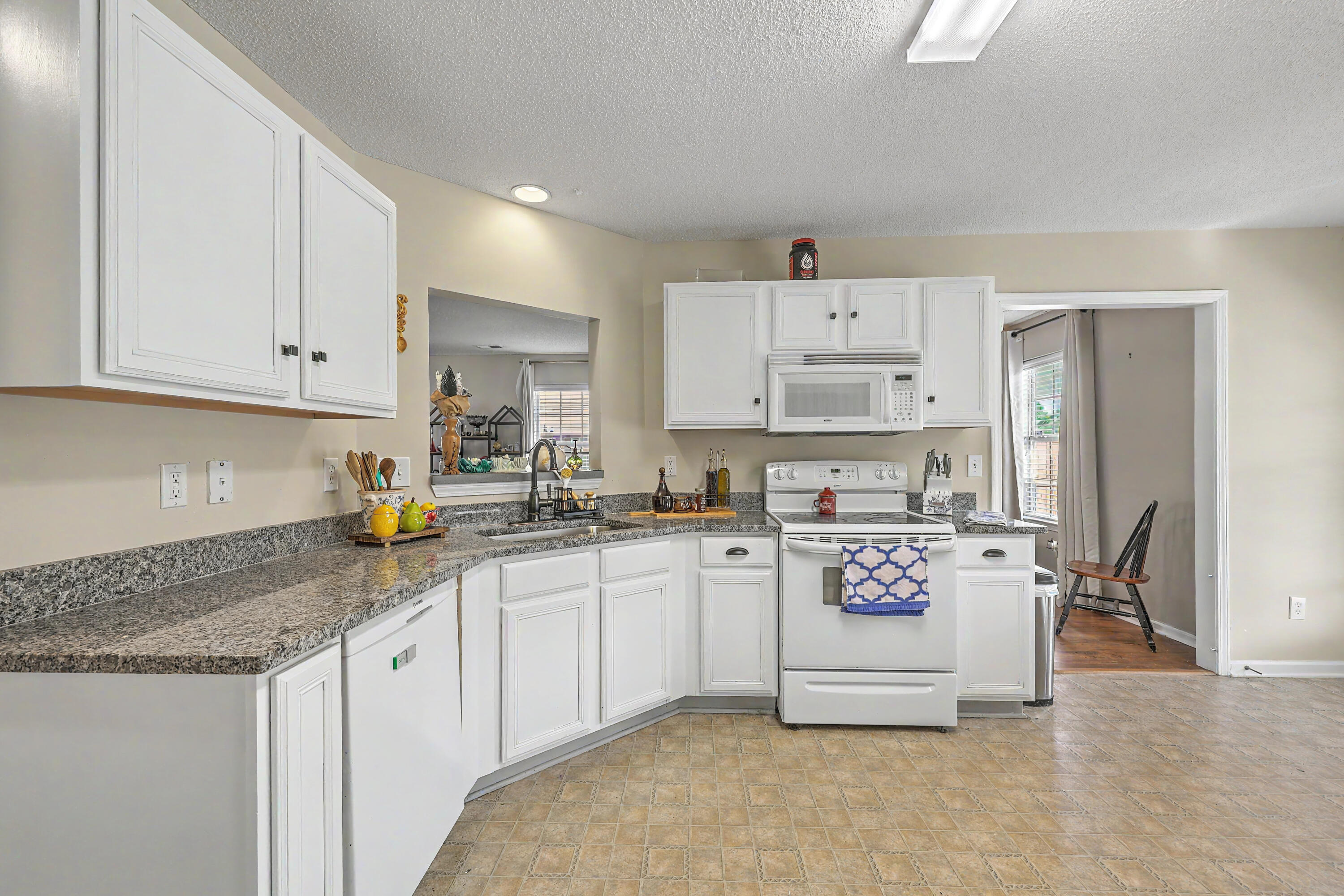 300 Dunning Road Summerville, SC 29486 - Photo 2 of 32