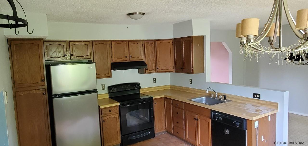 23 Riesling Road Colonie, NY 12309 - Photo 3 of 10 Photo 3
