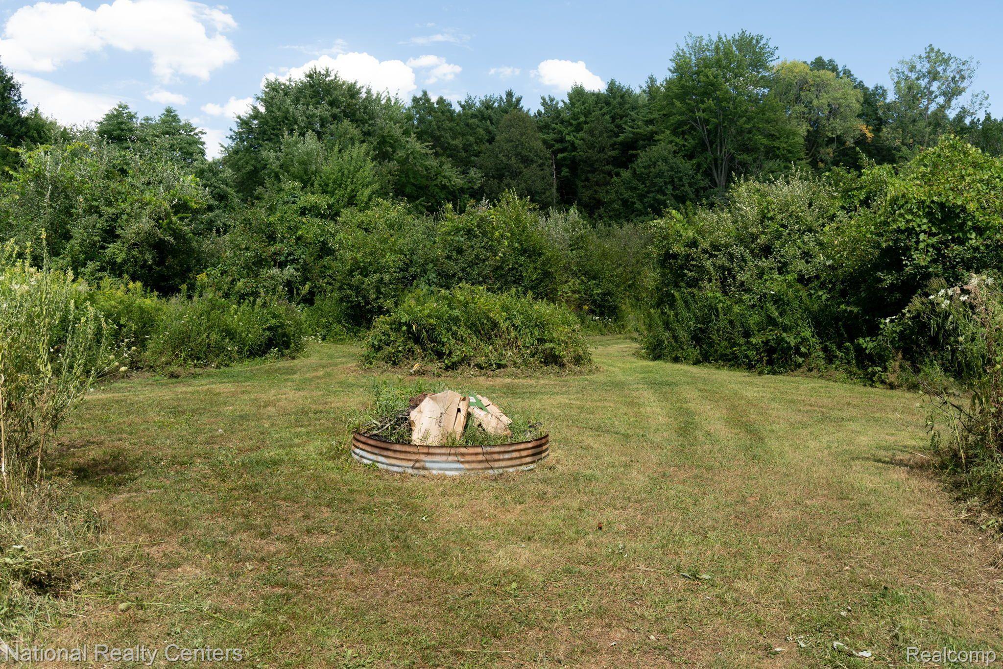 27365 Bell Road New Boston, MI 48164 - Photo 36 of 52 Gallery Image 36