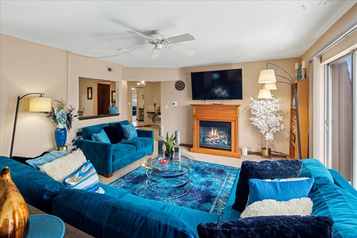 475 Shenstone Road, Unit 304 Riverside, IL 60546 - Photo 7 of 23