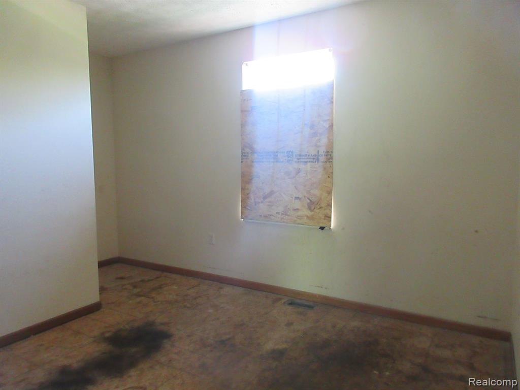 4010 Harding Street Detroit, MI 48214 - Photo 9 of 16