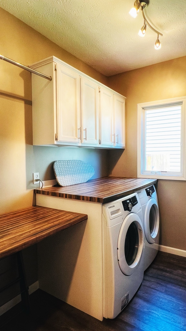4 Downing Circle Bloomington, IL 61704 - Photo 26 of 69 a kitchen with a stove a sink and a microwave