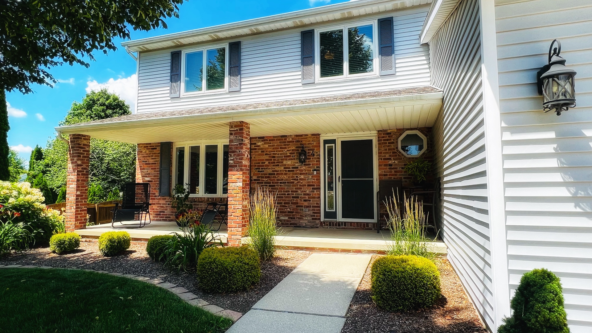 4 Downing Circle Bloomington, IL 61704 - Photo 67 of 69 a front view of a house with garden