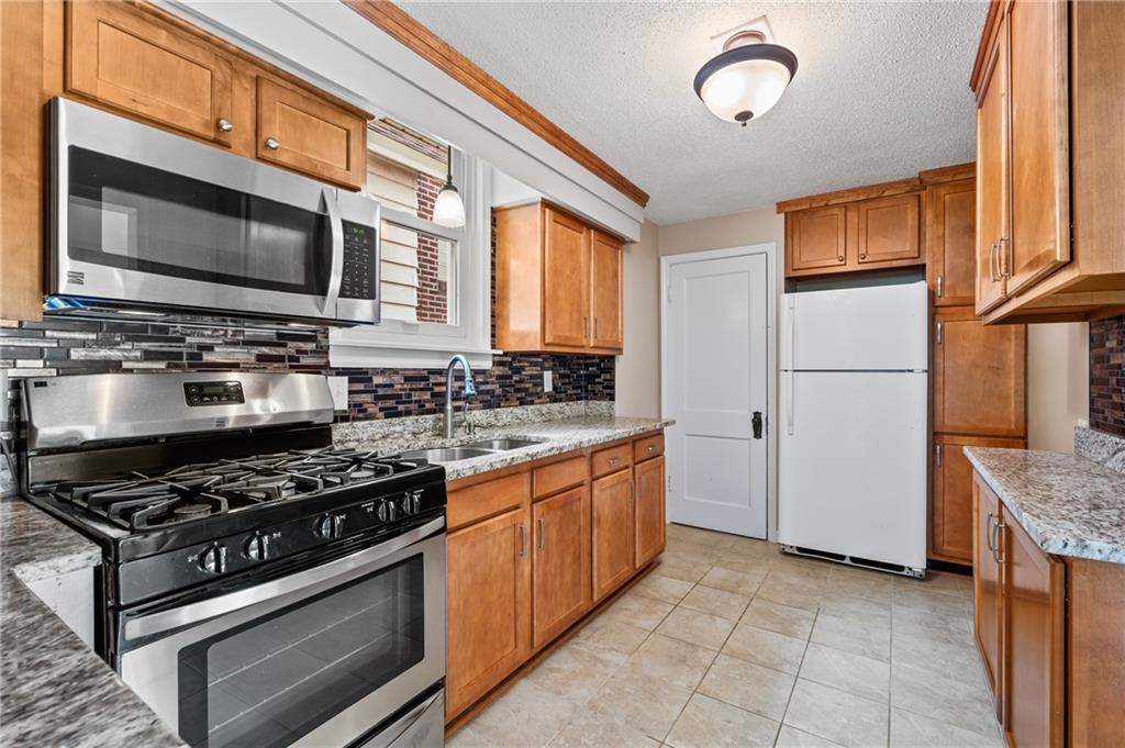 3941 Brandon Road Pittsburgh, PA 15212 - Photo 2 of 32 Gallery Image 2