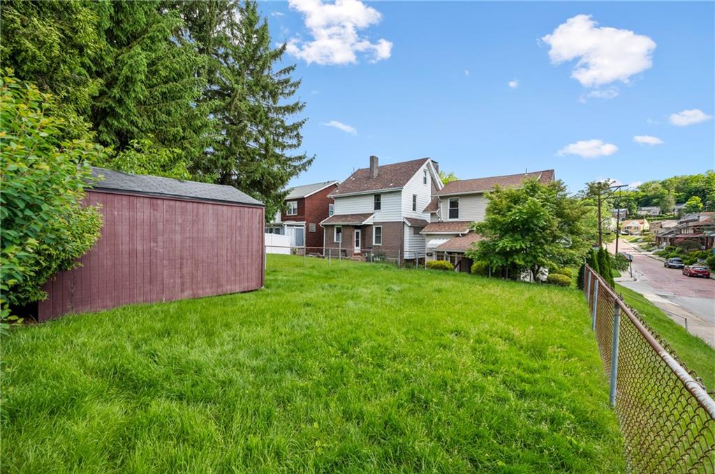 3941 Brandon Road Pittsburgh, PA 15212 - Photo 30 of 32 Fenced-in lawn