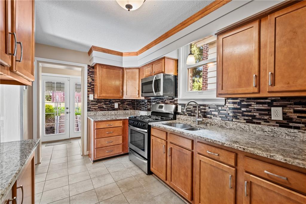 3941 Brandon Road Pittsburgh, PA 15212 - Photo 4 of 32 Gallery Image 4