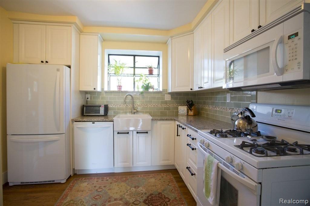282 Ridgemont Road Grosse Pointe, MI 48236 - Photo 6 of 17 Kitchen