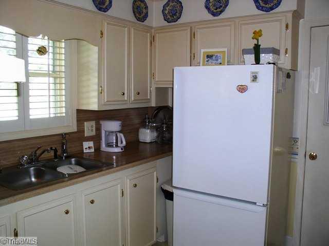3817 Clemmons Road Clemmons, NC 27012 - Photo 3 of 12 Kitchen.
