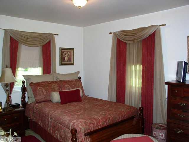3817 Clemmons Road Clemmons, NC 27012 - Photo 7 of 12 1st Bedroom.