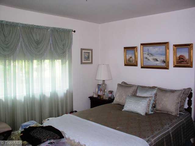 3817 Clemmons Road Clemmons, NC 27012 - Photo 8 of 12 2nd Bedroom.