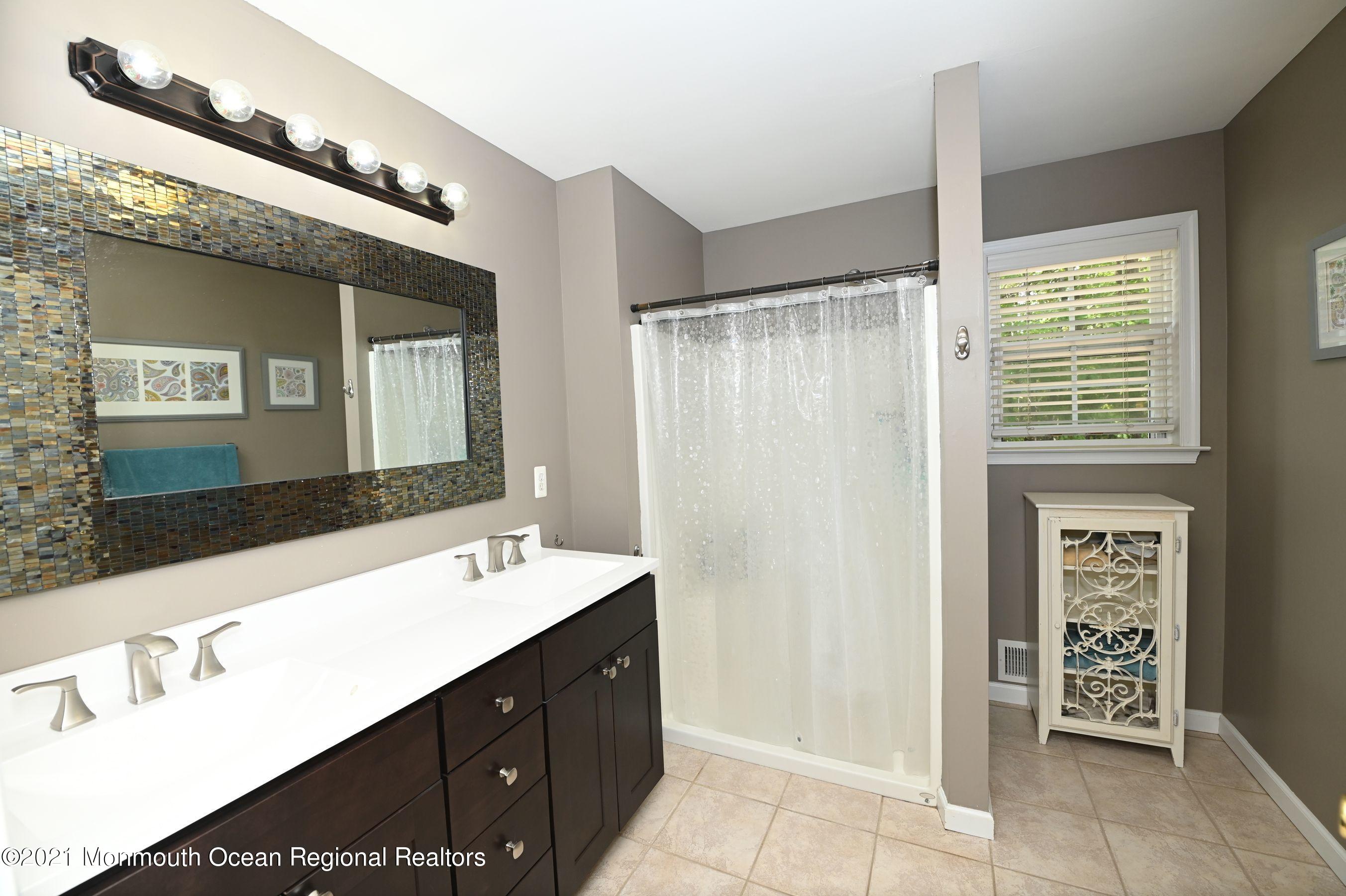 31 Oxycocus Road Manahawkin, NJ 08050 - Photo 11 of 17 31 oxy Master Bath