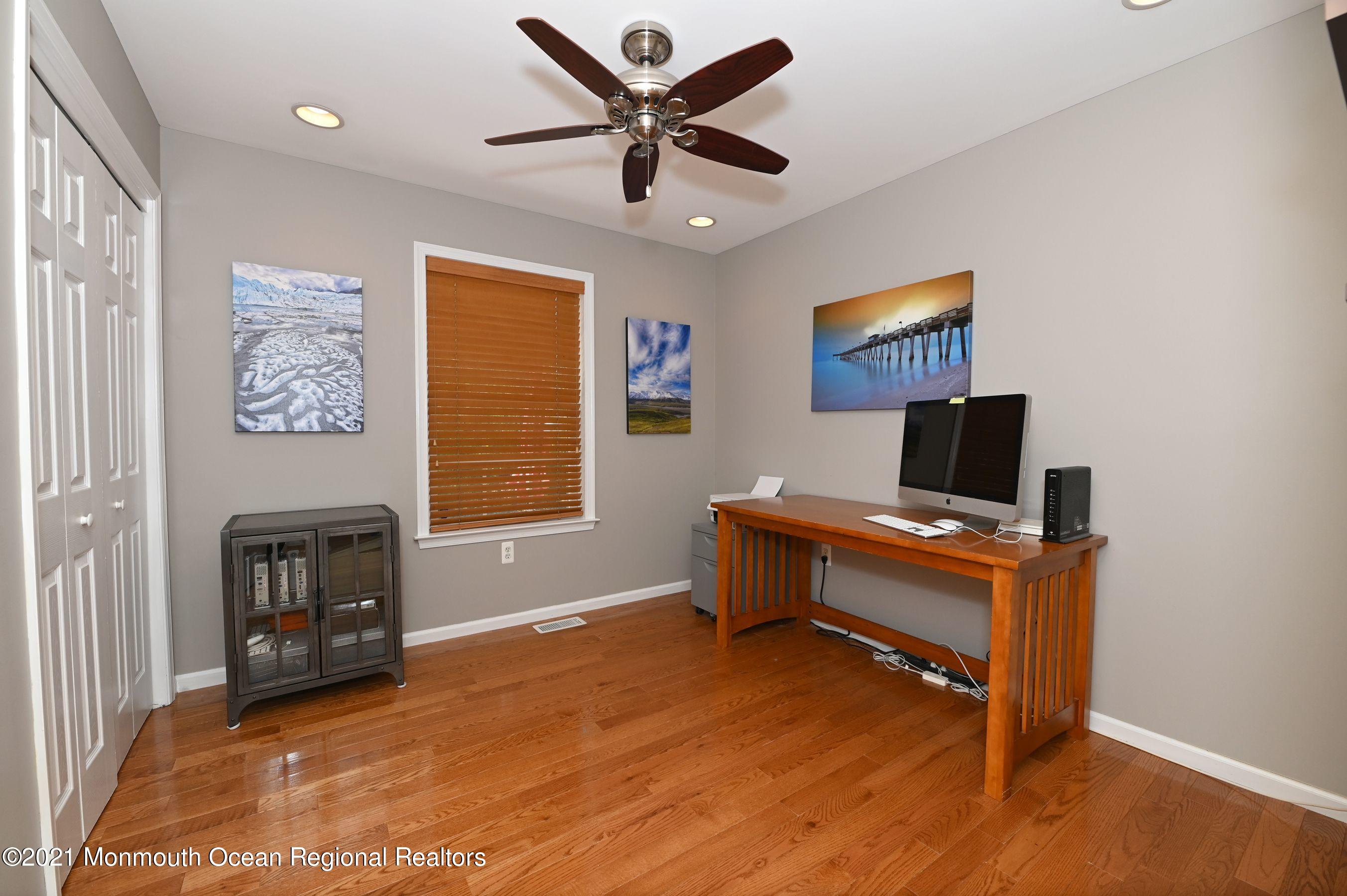 31 Oxycocus Road Manahawkin, NJ 08050 - Photo 12 of 17 31 oxy bed 1