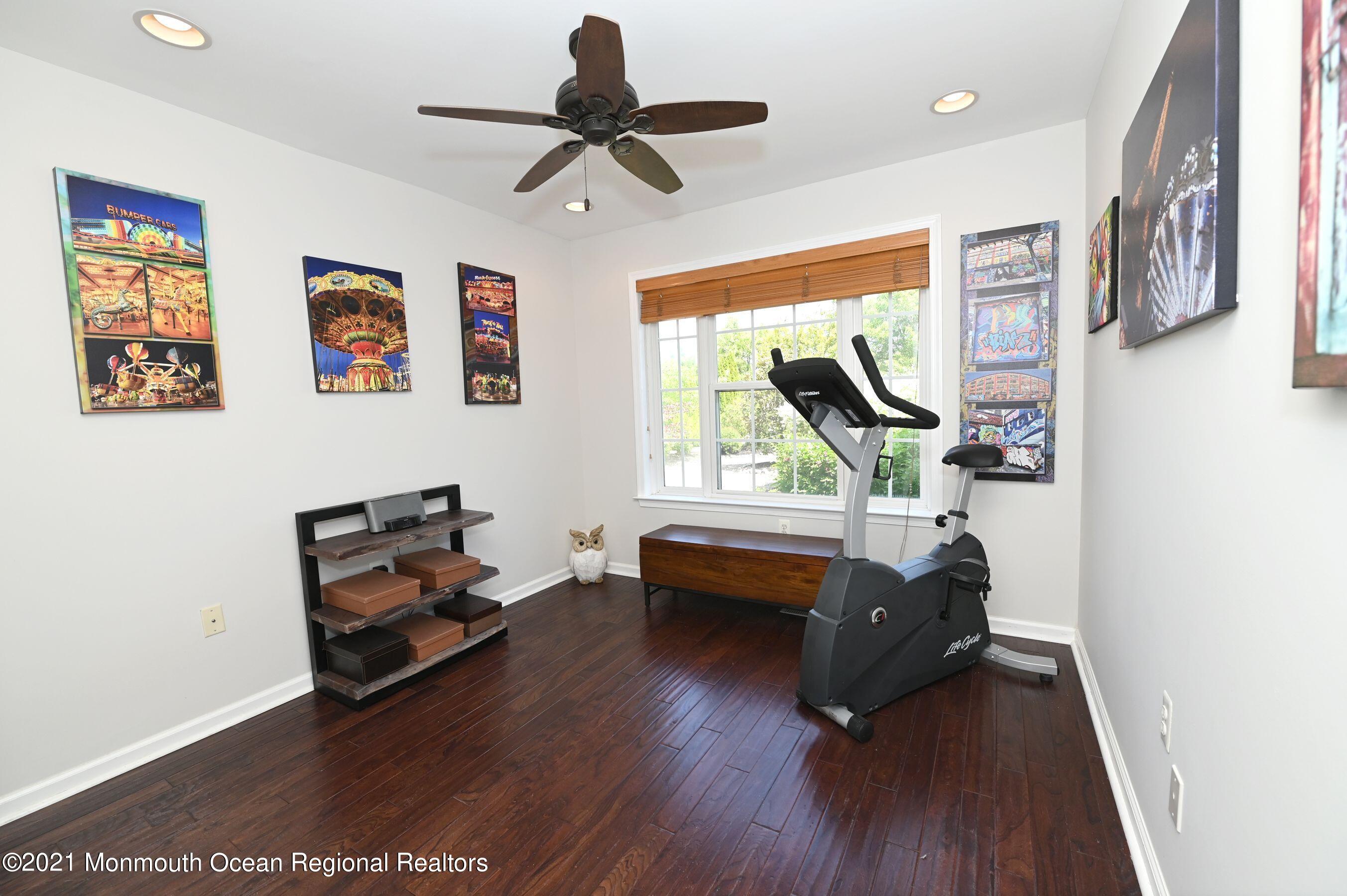 31 Oxycocus Road Manahawkin, NJ 08050 - Photo 13 of 17 31 Oxy bed 2