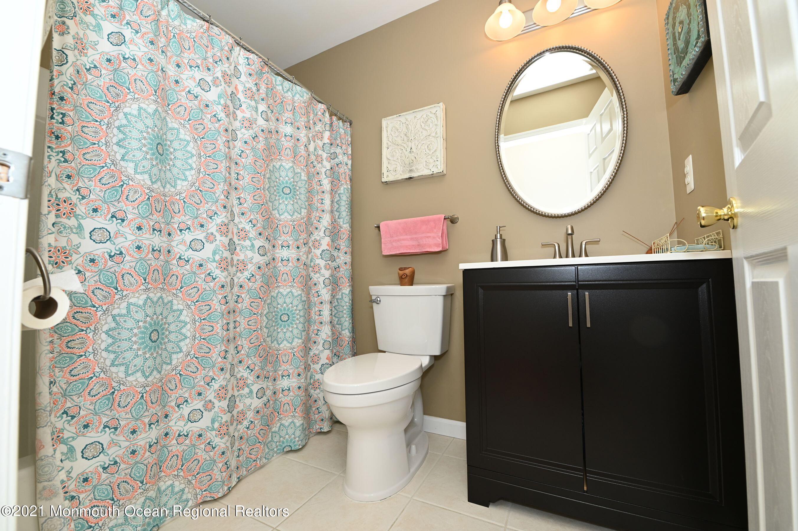 31 Oxycocus Road Manahawkin, NJ 08050 - Photo 14 of 17 31 oxy full bath