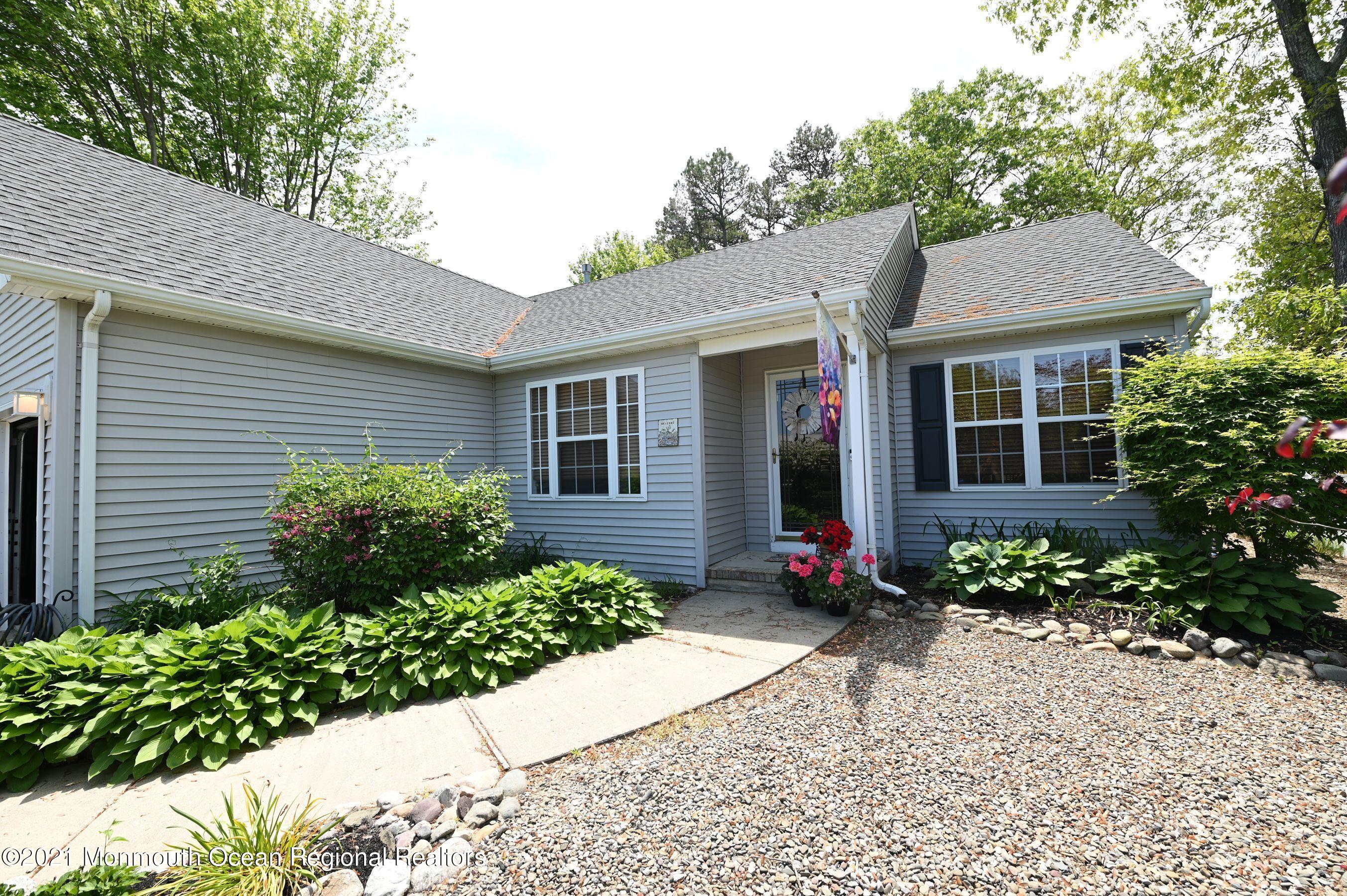 31 Oxycocus Road Manahawkin, NJ 08050 - Photo 16 of 17 31oxy Front 1