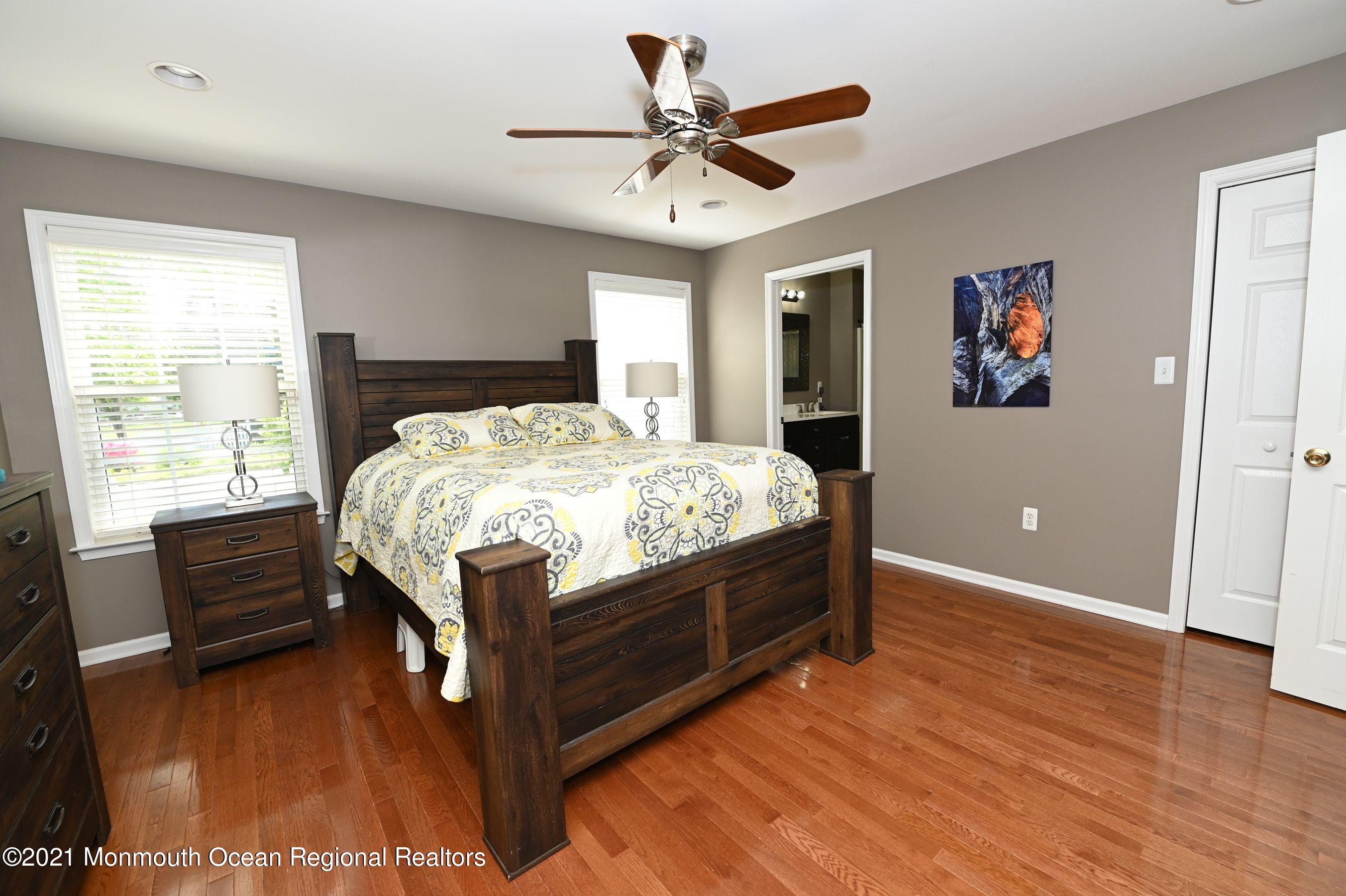 31 Oxycocus Road Manahawkin, NJ 08050 - Photo 10 of 17 31 oxy Master Bedroom