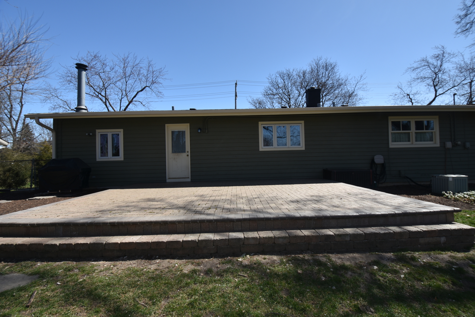 N742 Pleasant Hill Road Wheaton, IL 60187 - Photo 24 of 28 a house with a outdoor space