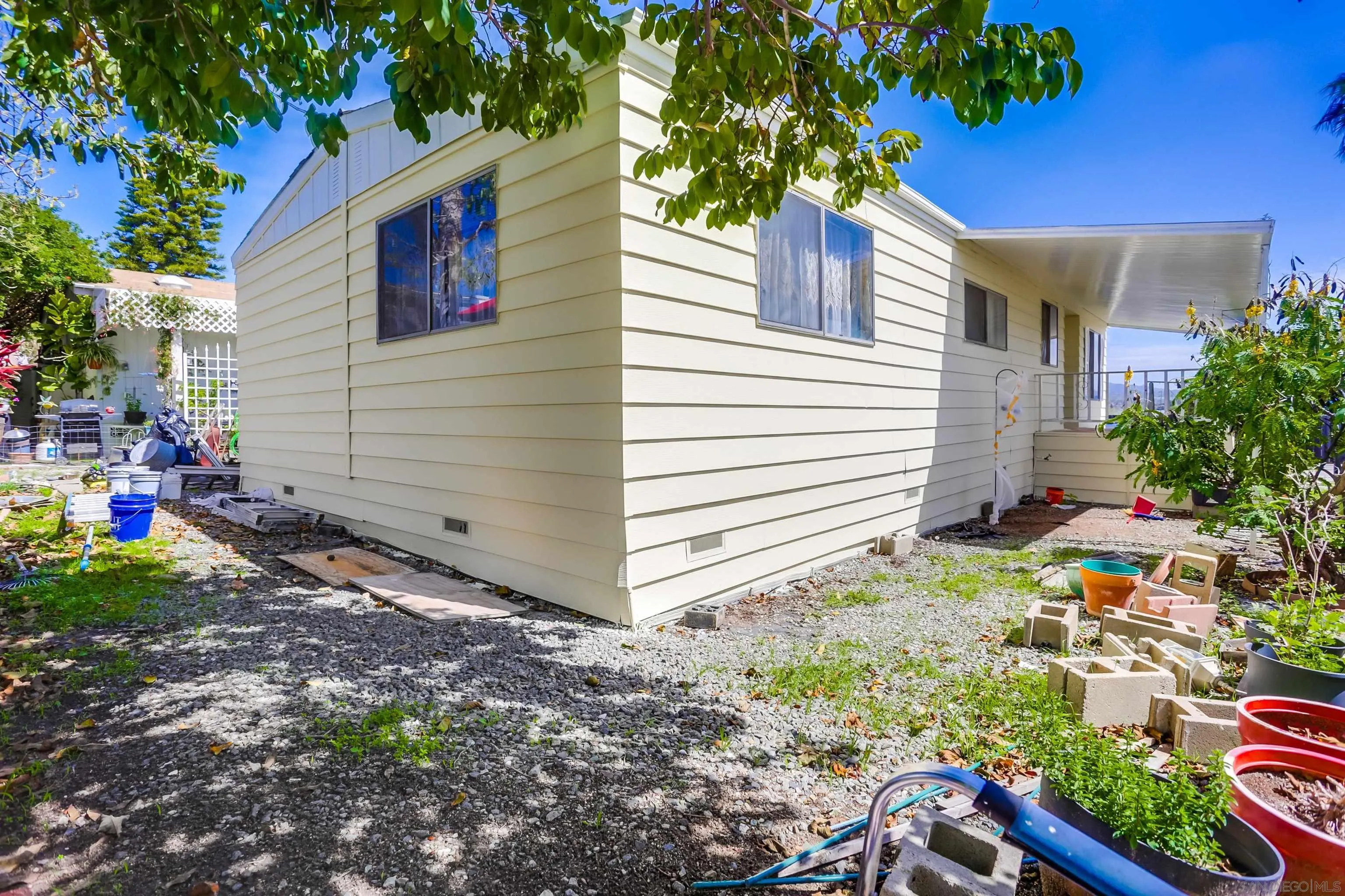 809 Olive Avenue, Unit 11 Vista, CA 92083 - Photo 22 of 26 a backyard of a house
