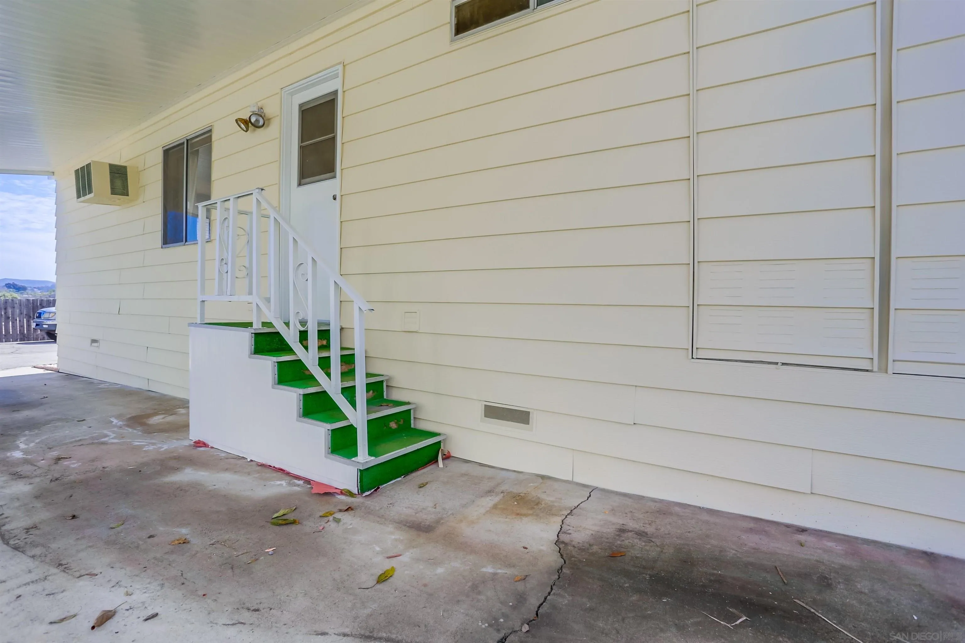 809 Olive Avenue, Unit 11 Vista, CA 92083 - Photo 24 of 26 a backyard of a house