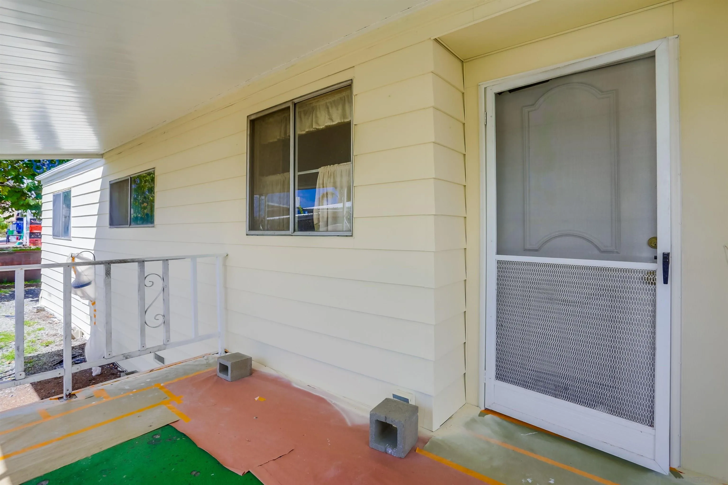 809 Olive Avenue, Unit 11 Vista, CA 92083 - Photo 4 of 26 a bathroom with a tub and sink