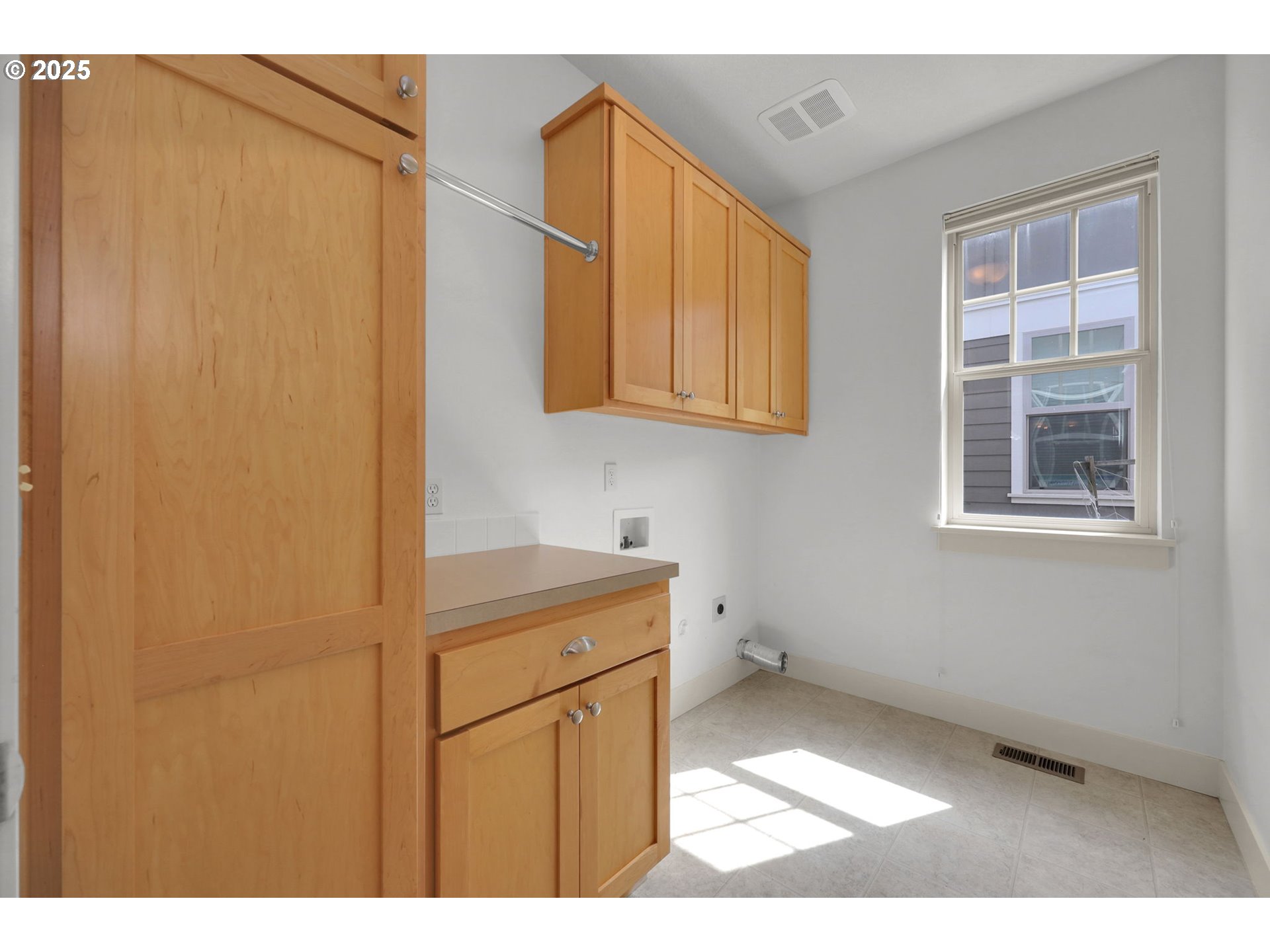 1260 Little John Lane Eugene, OR 97401 - Photo 26 of 44 a bathroom with a sink and a mirror