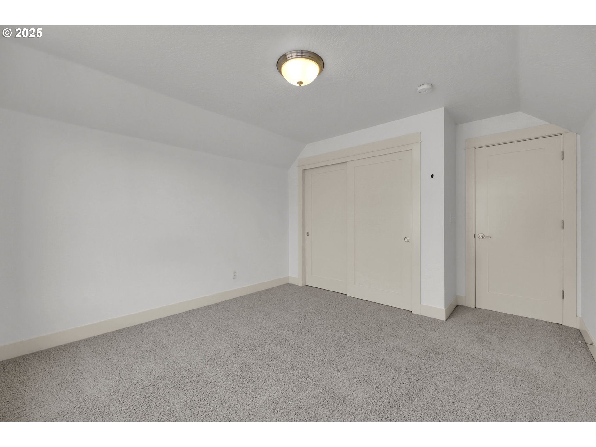 1260 Little John Lane Eugene, OR 97401 - Photo 33 of 44 a view of an empty room