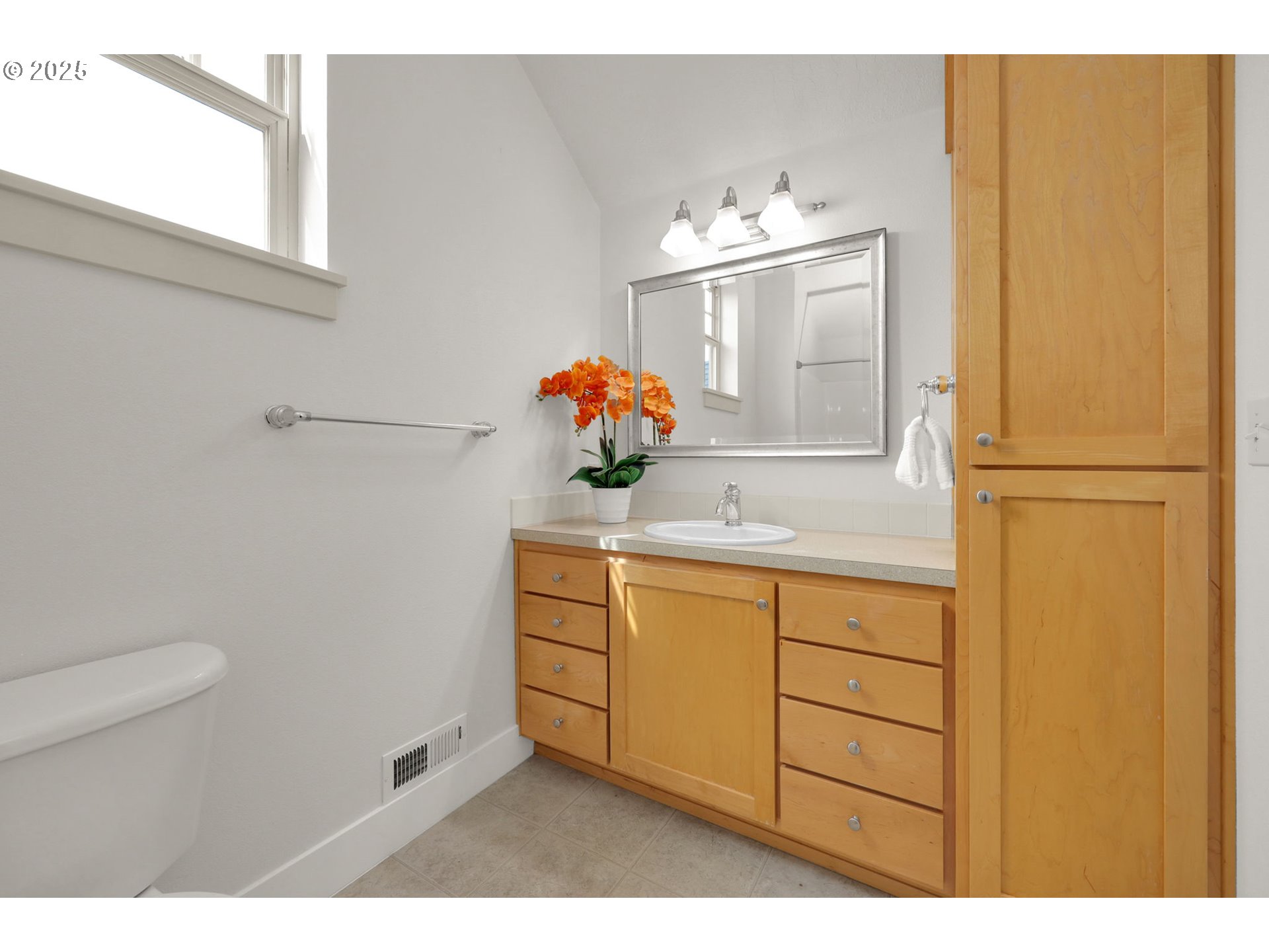 1260 Little John Lane Eugene, OR 97401 - Photo 35 of 44 a bathroom with a sink a toilet and mirror