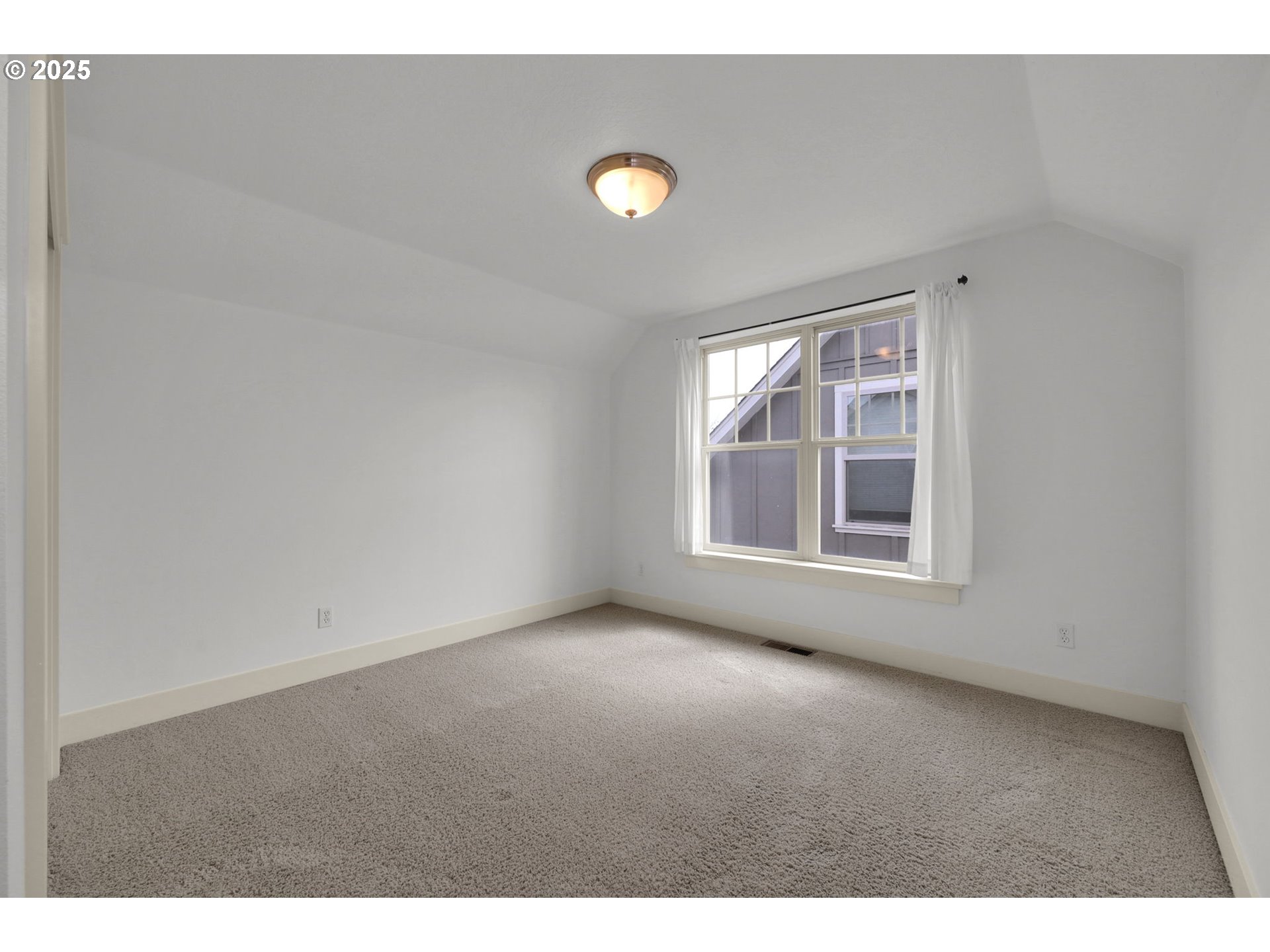 1260 Little John Lane Eugene, OR 97401 - Photo 36 of 44 a view of a livingroom with a window
