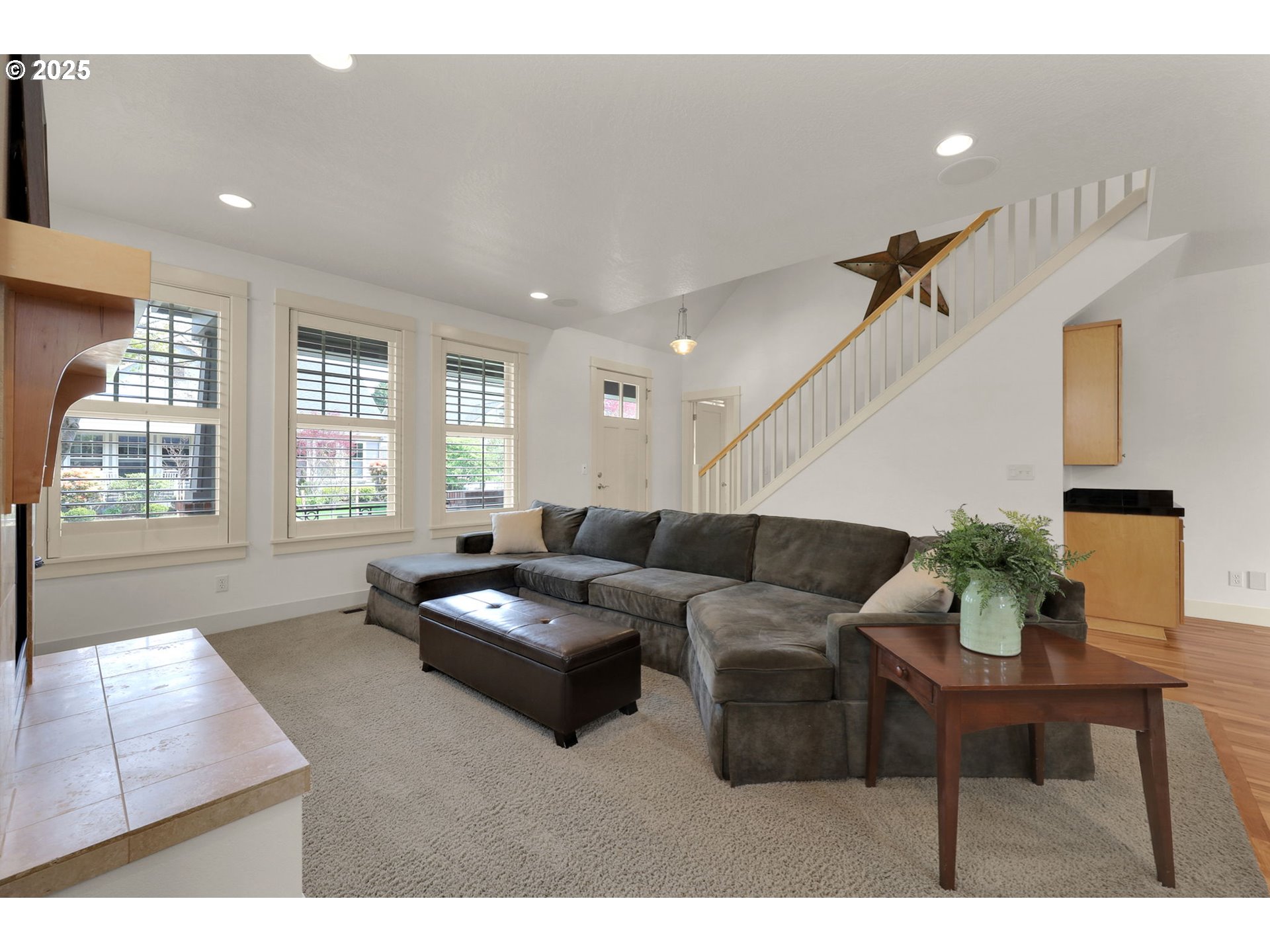 1260 Little John Lane Eugene, OR 97401 - Photo 5 of 44 a living room with furniture and a window