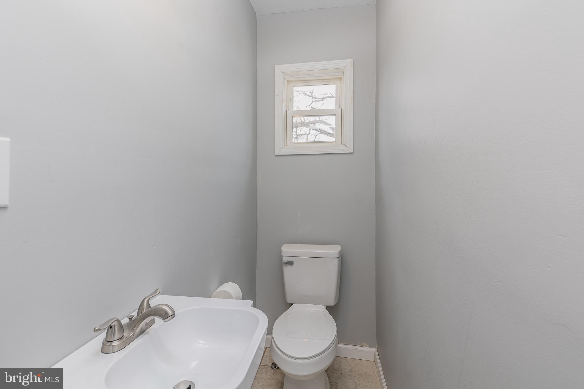 400 Buttonwood Street Delanco, NJ 08075 - Photo 16 of 35 Half bath